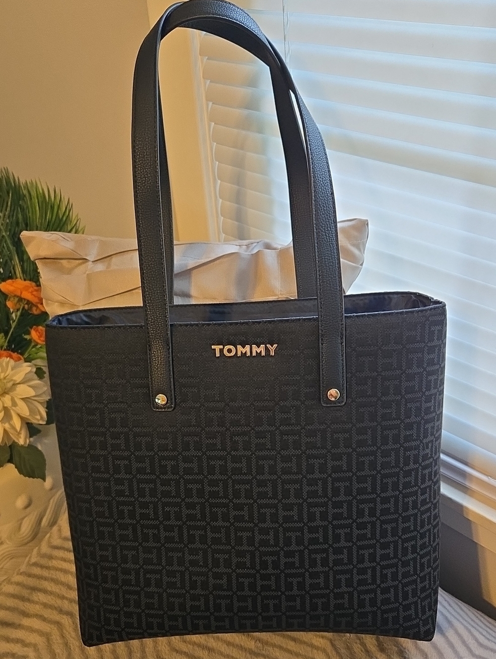 ⭐️Tommy Hilfiger Black Signature Tote Bag⭐️ Like NEW
